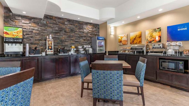<b>Comfort Suites NW Near Six Flags Restaurant</b>. Images powered by <a href="https://iceportal.shijigroup.com/" title="IcePortal" target="_blank">IcePortal</a>.