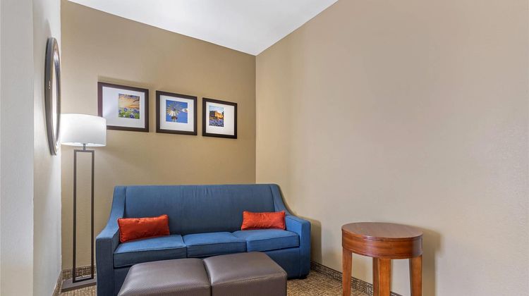 Comfort Suites Suite
