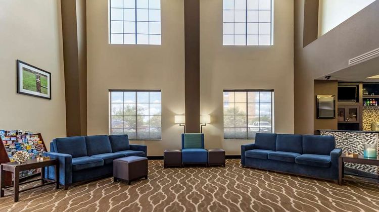 Comfort Suites Lobby