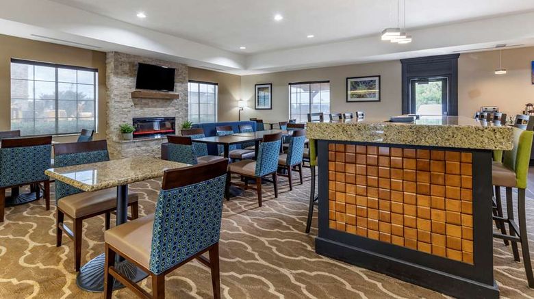 <b>Comfort Suites Restaurant</b>. Images powered by <a href="https://iceportal.shijigroup.com/" title="IcePortal" target="_blank">IcePortal</a>.