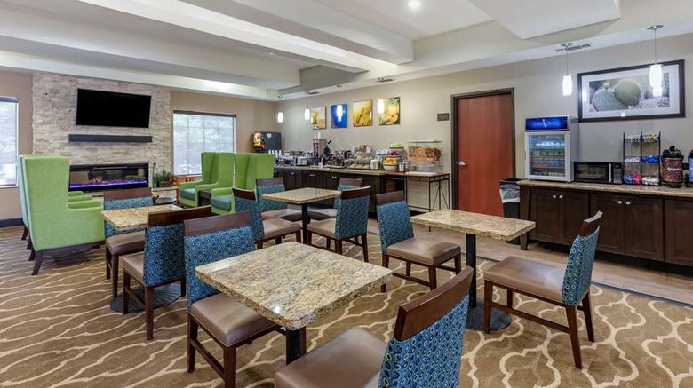 <b>Comfort Inn And Suites Paris Restaurant</b>. Images powered by <a href="https://iceportal.shijigroup.com/" title="IcePortal" target="_blank">IcePortal</a>.