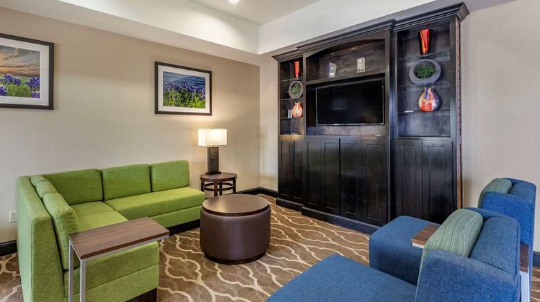 <b>Comfort Inn And Suites Paris Lobby</b>. Images powered by <a href="https://iceportal.shijigroup.com/" title="IcePortal" target="_blank">IcePortal</a>.