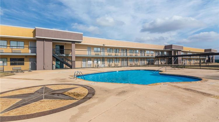Rodeway Inn Arlington Pool