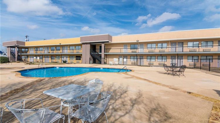 Rodeway Inn Arlington Pool