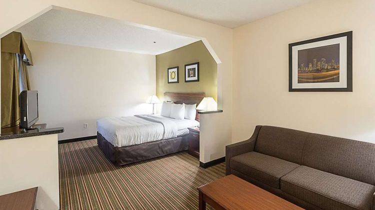 Quality Inn & Suites West Chase Room