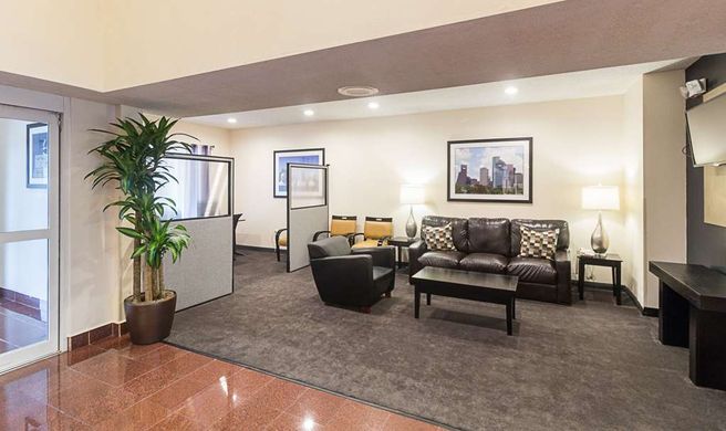 Quality Inn & Suites West Chase Lobby