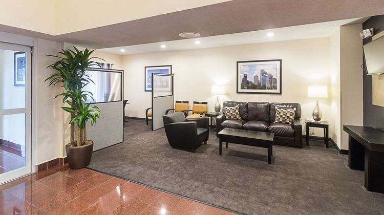 Quality Inn & Suites West Chase Lobby