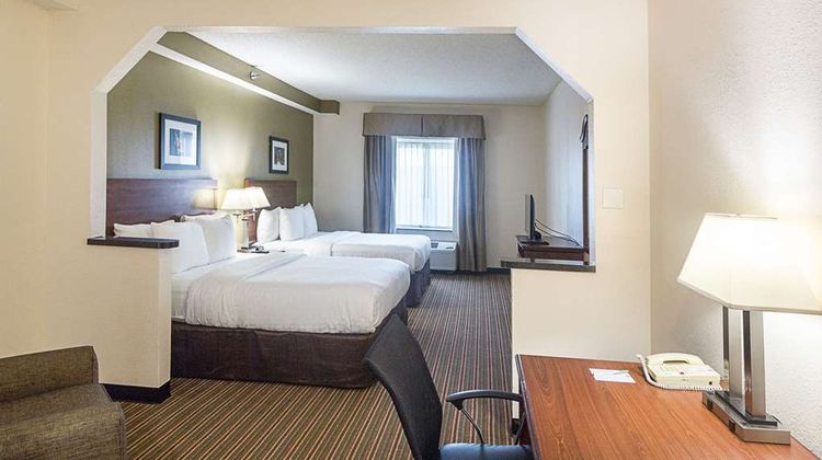 Quality Inn & Suites West Chase Room