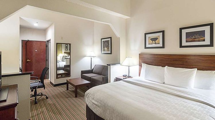 Quality Inn & Suites West Chase Room