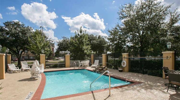 Sleep Inn & Suites Hwy 290/NW Freeway Pool