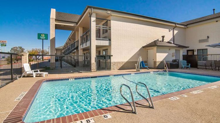 Quality Inn & Suites Weatherford Pool