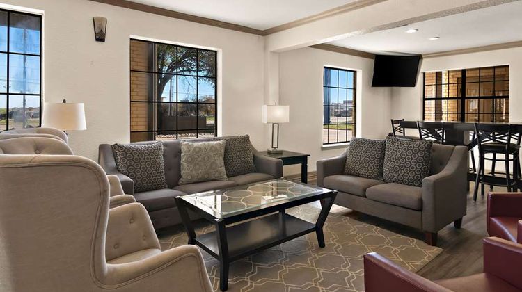 Quality Inn & Suites Weatherford Lobby