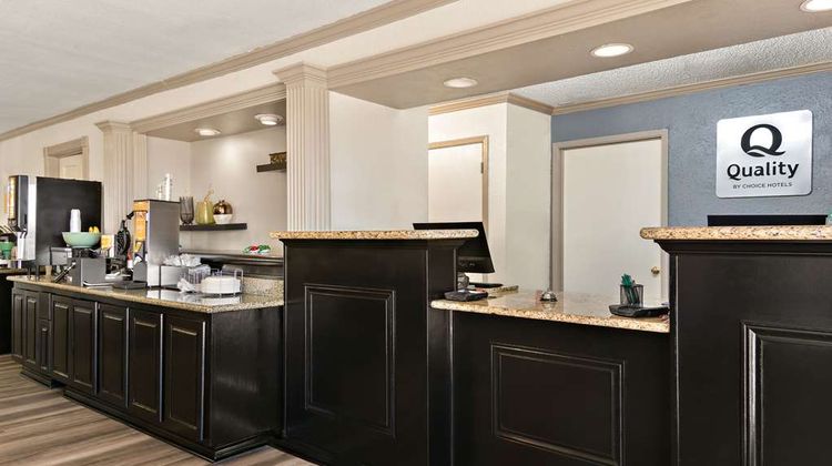 Quality Inn & Suites Weatherford Lobby
