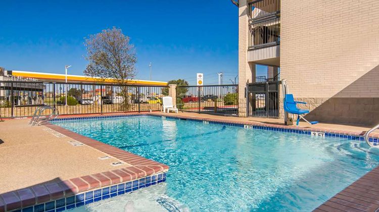 Quality Inn & Suites Weatherford Pool