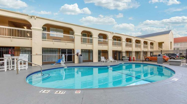 Quality Inn Pool