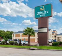 Quality Inn Exterior