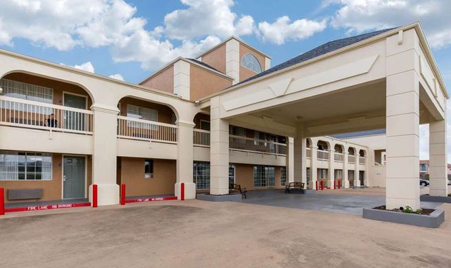 Quality Inn Exterior