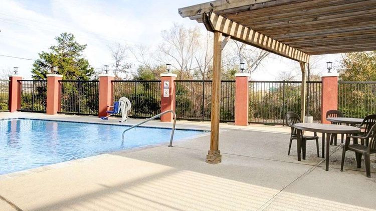 Quality Inn & Suites Bryan Pool