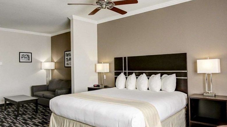 <b>Quality Inn & Suites Bryan Suite</b>. Images powered by <a href="https://iceportal.shijigroup.com/" title="IcePortal" target="_blank">IcePortal</a>.