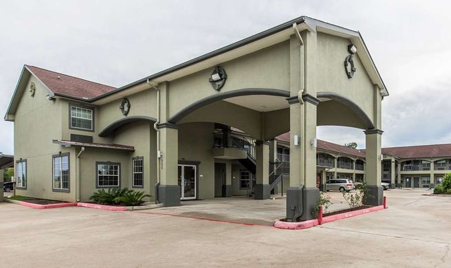 Quality Inn & Suites Exterior