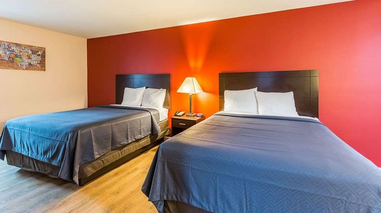 Quality Inn & Suites Suite