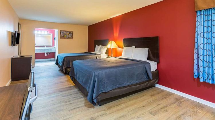 Quality Inn & Suites Suite