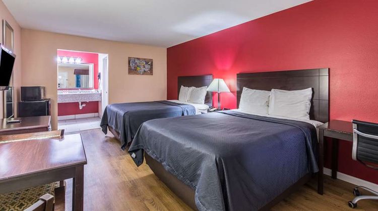 Quality Inn & Suites Room