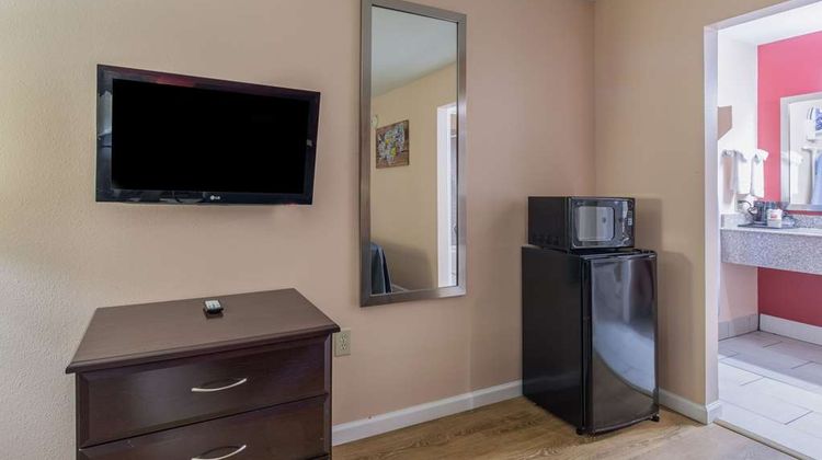 Quality Inn & Suites Room