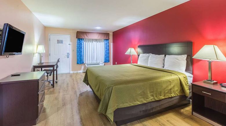 <b>Quality Inn & Suites Room</b>. Images powered by <a href="https://iceportal.shijigroup.com/" title="IcePortal" target="_blank">IcePortal</a>.