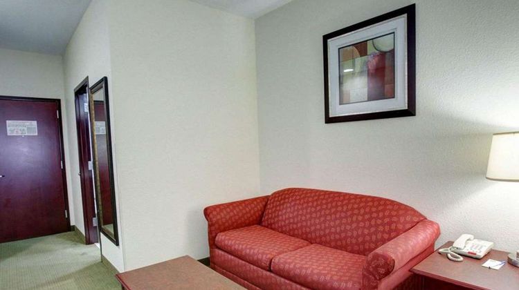 Quality Inn Rockdale, TX Suite