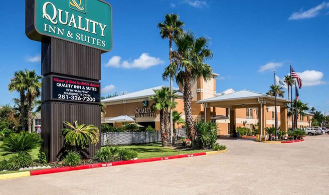 Quality Inn & Suites Exterior