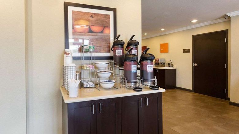 <b>Comfort Suites Westbelt - Beltway 8 Restaurant</b>. Images powered by <a href="https://iceportal.shijigroup.com/" title="IcePortal" target="_blank">IcePortal</a>.