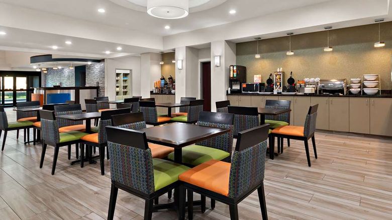 <b>Comfort Suites Restaurant</b>. Images powered by <a href="https://iceportal.shijigroup.com/" title="IcePortal" target="_blank">IcePortal</a>.