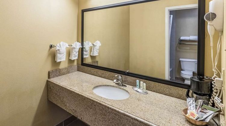 Quality Inn Corsicana TX Room