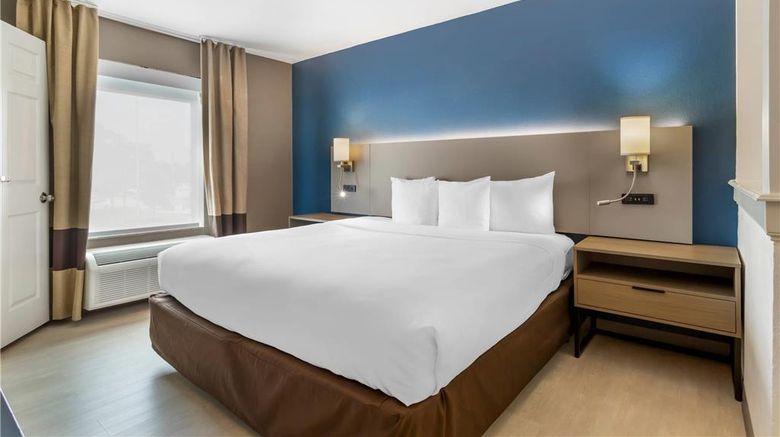 <b>Comfort Inn & Suites Suite</b>. Images powered by <a href="https://iceportal.shijigroup.com/" title="IcePortal" target="_blank">IcePortal</a>.