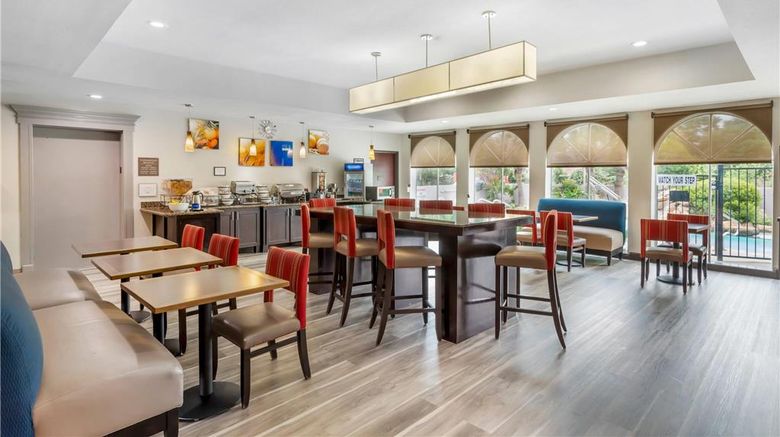 <b>Comfort Inn & Suites Restaurant</b>. Images powered by <a href="https://iceportal.shijigroup.com/" title="IcePortal" target="_blank">IcePortal</a>.