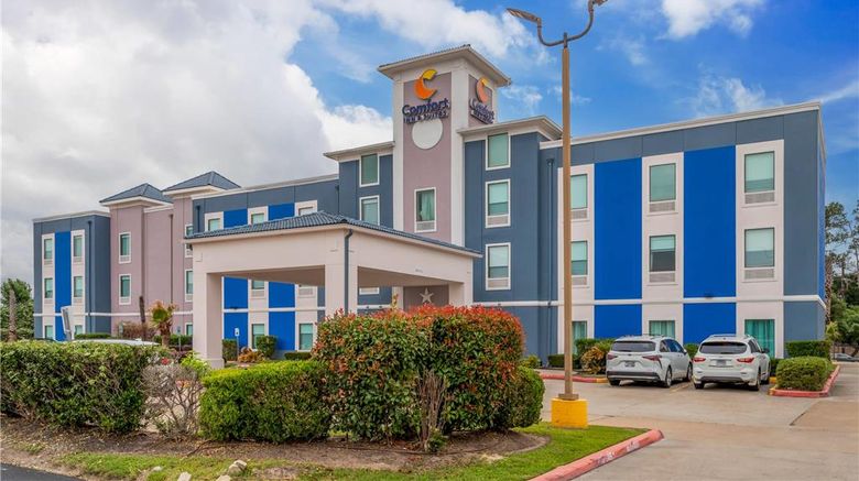 Comfort Inn  and  Suites Exterior. Images powered by <a href="https://iceportal.shijigroup.com" target="_blank" rel="noopener">Ice Portal</a>.