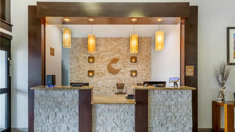 <b>Comfort Inn & Suites Lobby</b>. Images powered by <a href="https://iceportal.shijigroup.com/" title="IcePortal" target="_blank">IcePortal</a>.