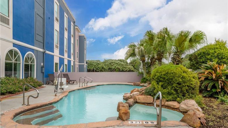 <b>Comfort Inn & Suites Pool</b>. Images powered by <a href="https://iceportal.shijigroup.com/" title="IcePortal" target="_blank">IcePortal</a>.