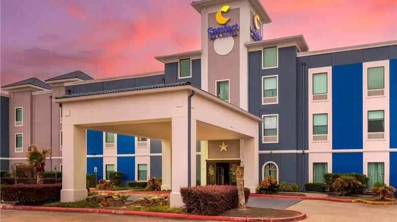 <b>Comfort Inn & Suites Exterior</b>. Images powered by <a href="https://iceportal.shijigroup.com/" title="IcePortal" target="_blank">IcePortal</a>.