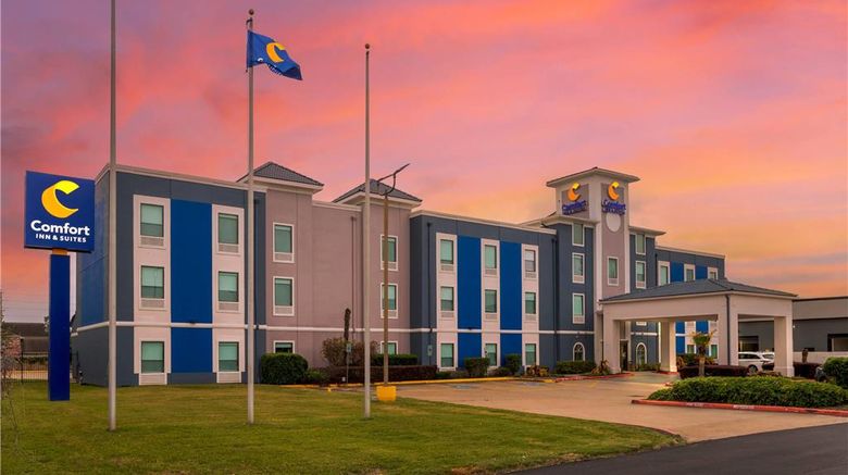 <b>Comfort Inn & Suites Exterior</b>. Images powered by <a href="https://iceportal.shijigroup.com/" title="IcePortal" target="_blank">IcePortal</a>.