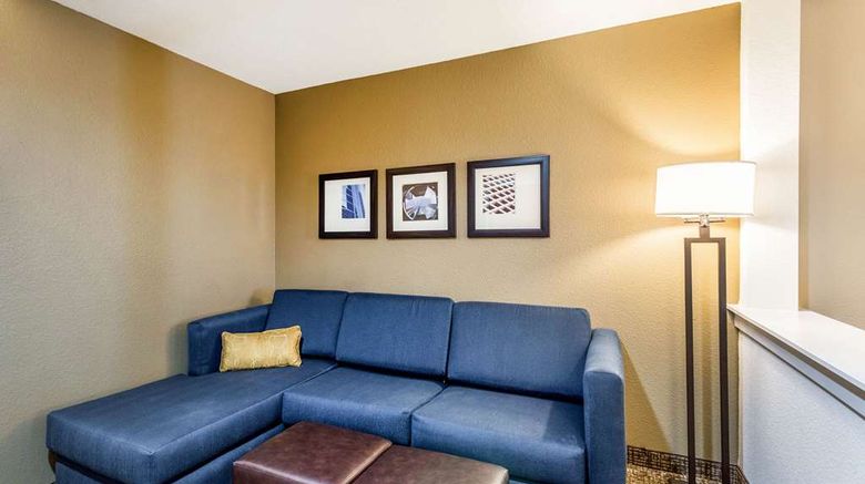 <b>Comfort Suites, Channelview Suite</b>. Images powered by <a href="https://iceportal.shijigroup.com/" title="IcePortal" target="_blank">IcePortal</a>.