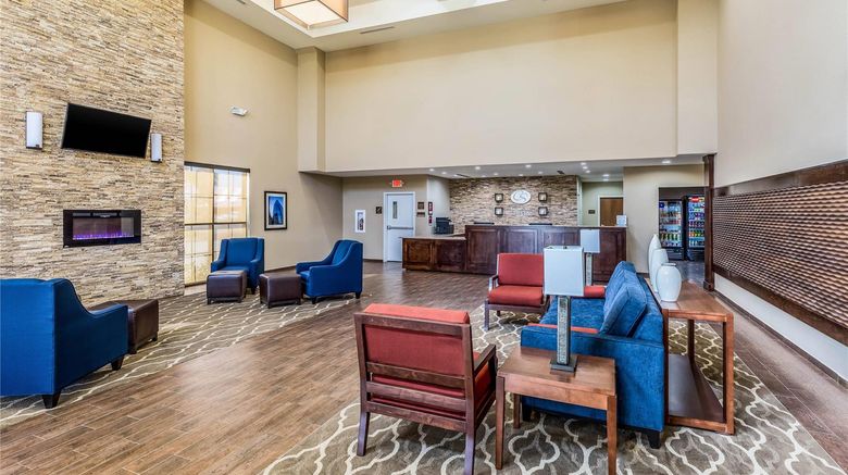 <b>Comfort Suites, Channelview Lobby</b>. Images powered by <a href="https://iceportal.shijigroup.com/" title="IcePortal" target="_blank">IcePortal</a>.