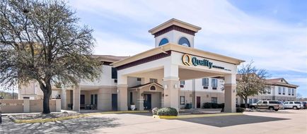 Quality Inn & Suites Exterior