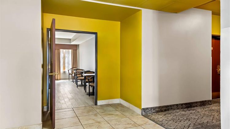 Quality Inn And Suites Granbury Lobby
