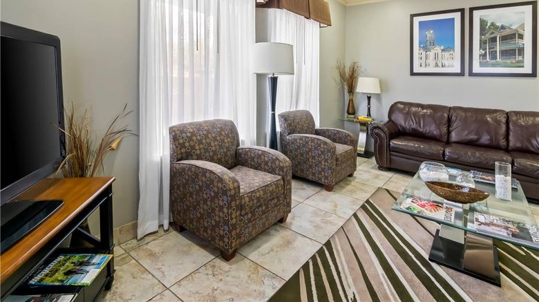 <b>Quality Inn & Suites Lobby</b>. Images powered by <a href="https://iceportal.shijigroup.com/" title="IcePortal" target="_blank">IcePortal</a>.