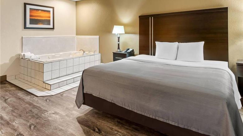 <b>Quality Inn & Suites Room</b>. Images powered by <a href="https://iceportal.shijigroup.com/" title="IcePortal" target="_blank">IcePortal</a>.