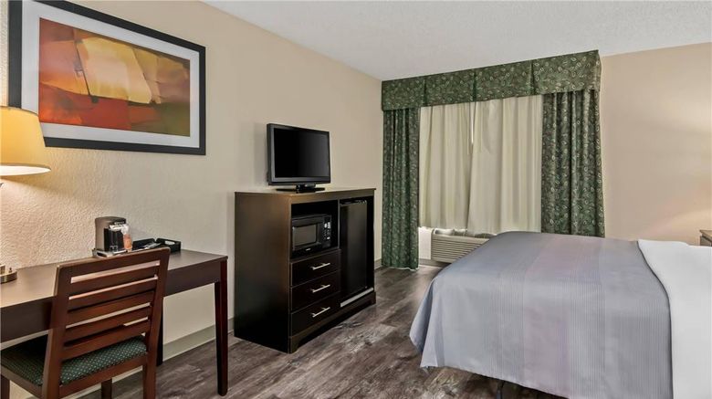 <b>Quality Inn & Suites Suite</b>. Images powered by <a href="https://iceportal.shijigroup.com/" title="IcePortal" target="_blank">IcePortal</a>.