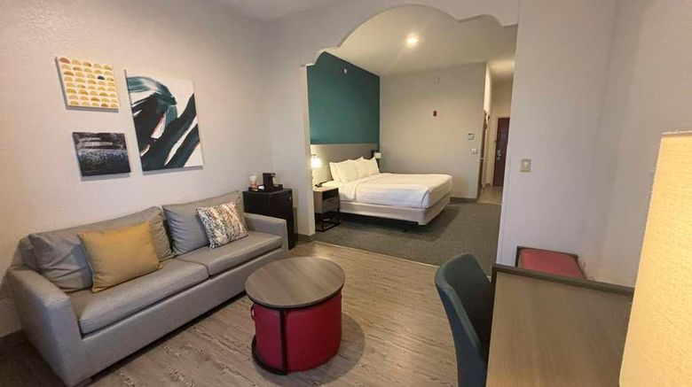 <b>Comfort Inn and Suites Burnet Suite</b>. Images powered by <a href="https://iceportal.shijigroup.com/" title="IcePortal" target="_blank">IcePortal</a>.