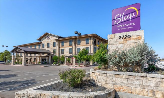 Sleep Inn & Suites Exterior